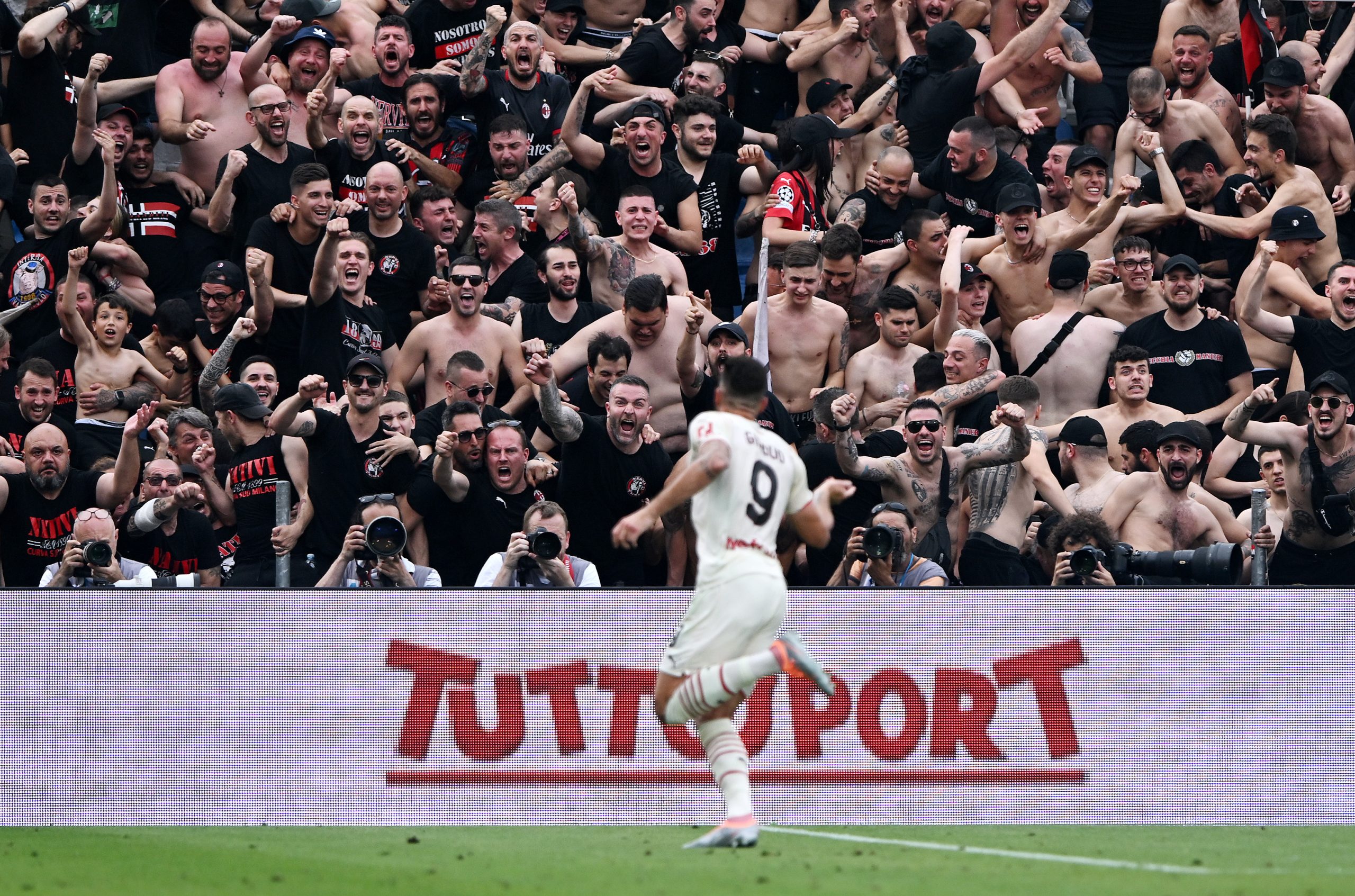 Giroud central as brilliant AC Milan dethrone Inter as Serie A campions