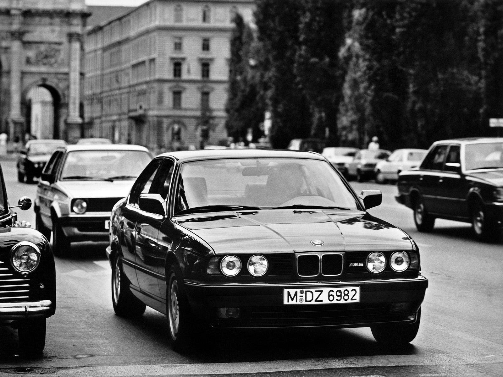 BMW M5 E34 MkI 1988 Wallpaperx1200