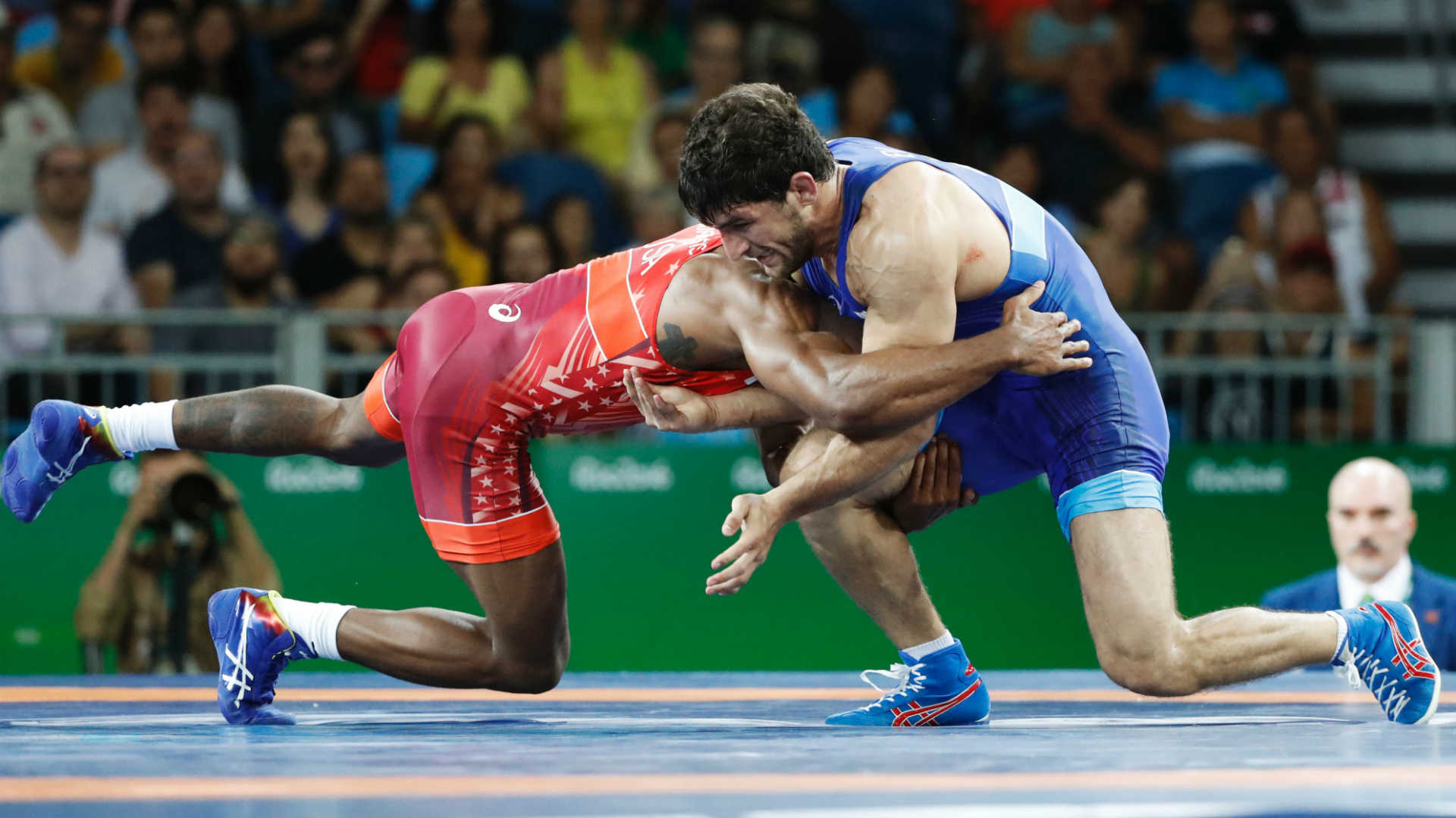 Rio Olympics 2016: USA defending champ Jordan Burroughs goes down