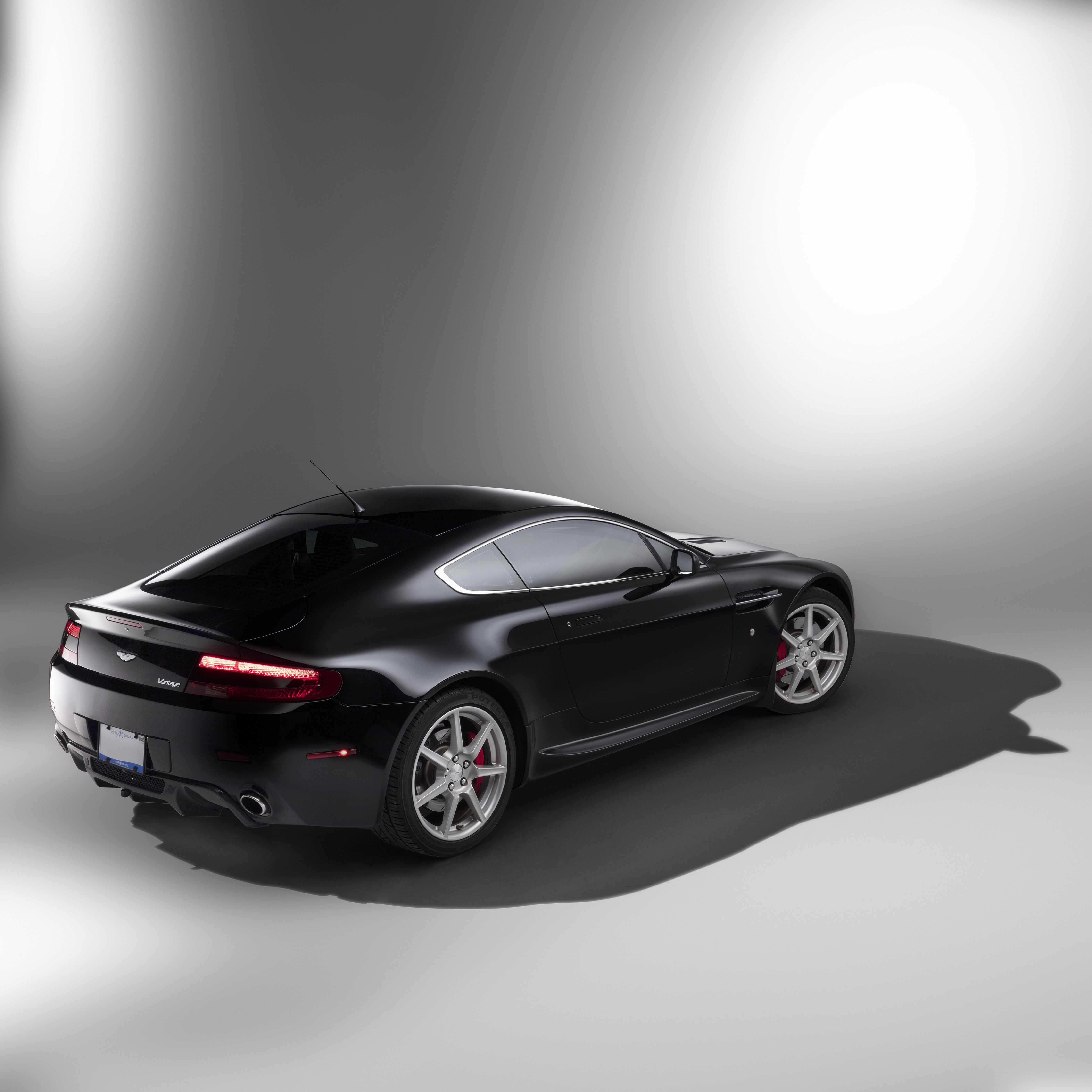 2006–2016 Aston Martin V8 Vantage in Photo