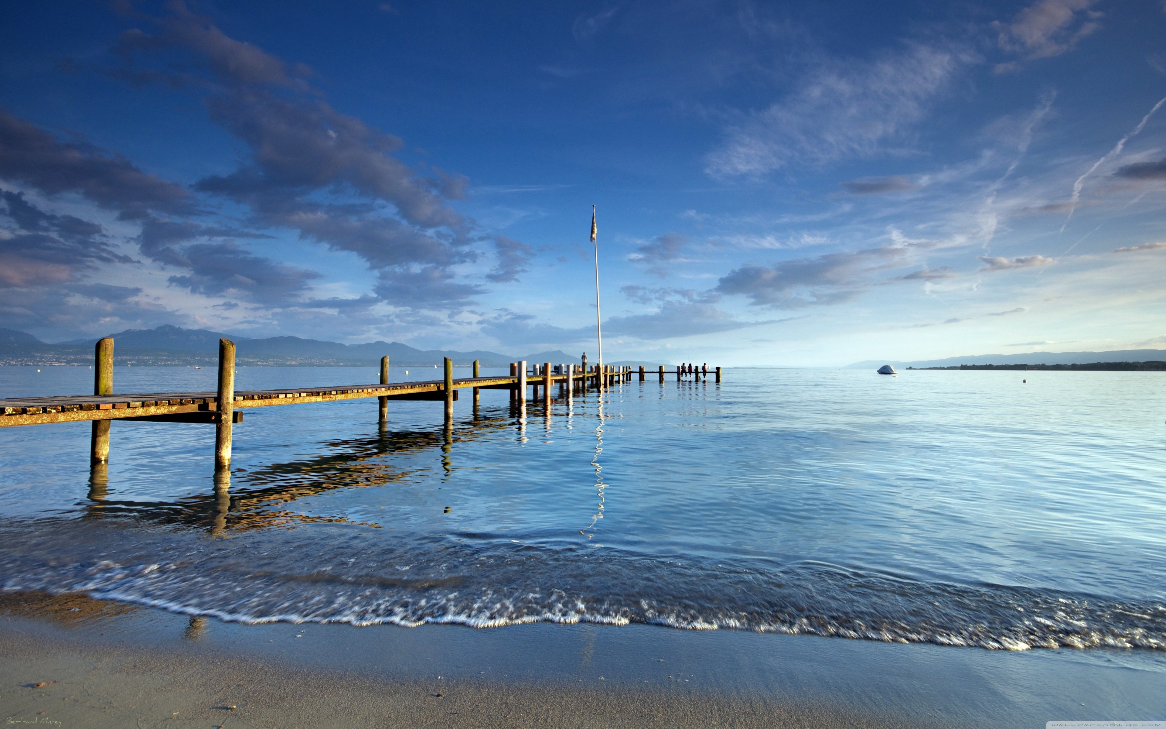 Lake Pontoon Ultra HD Desktop Background Wallpaper for 4K UHD TV, Widescreen & UltraWide Desktop & Laptop, Multi Display, Dual Monitor, Tablet