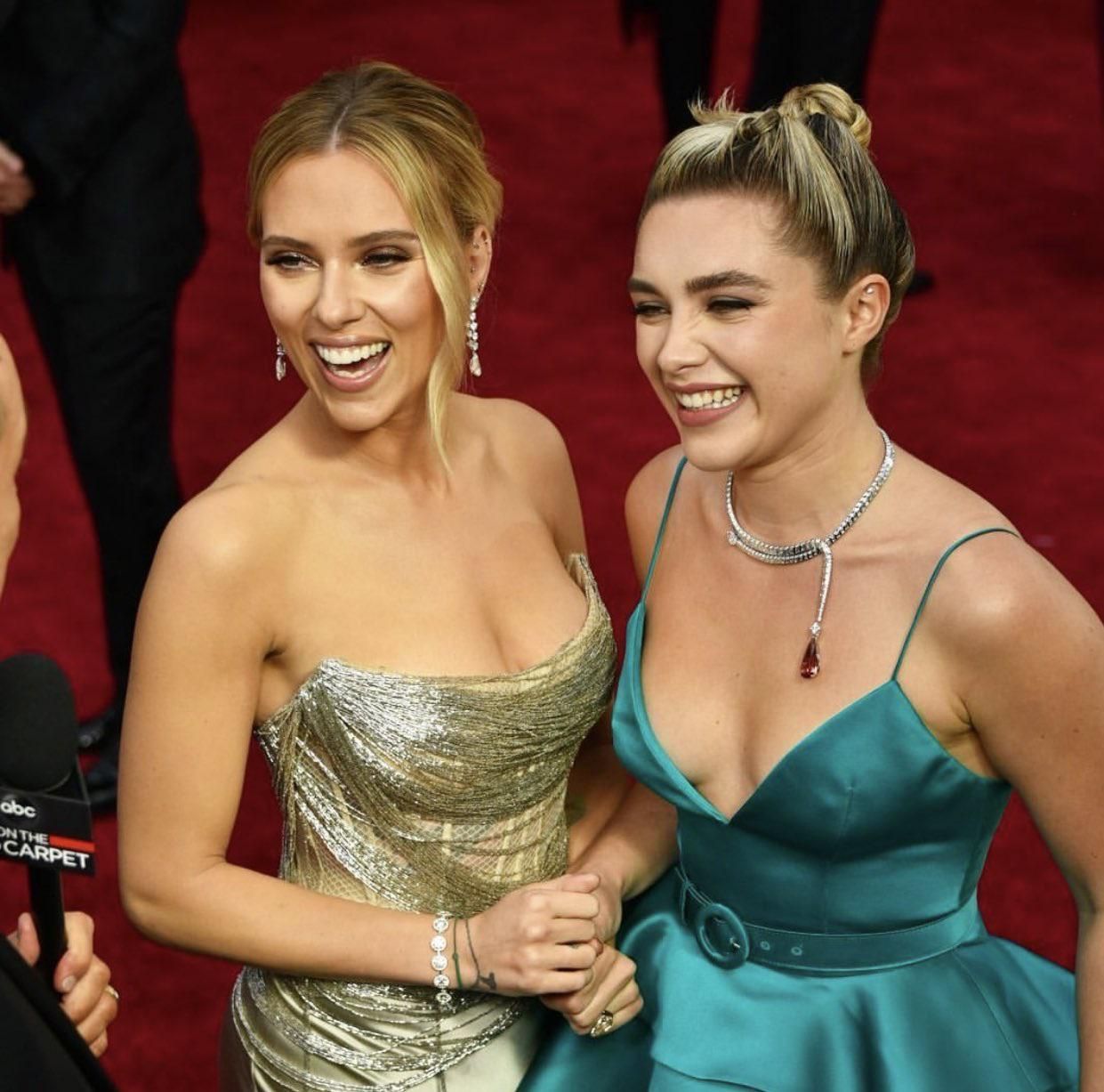 Scarlett Johansson & Florence Pugh