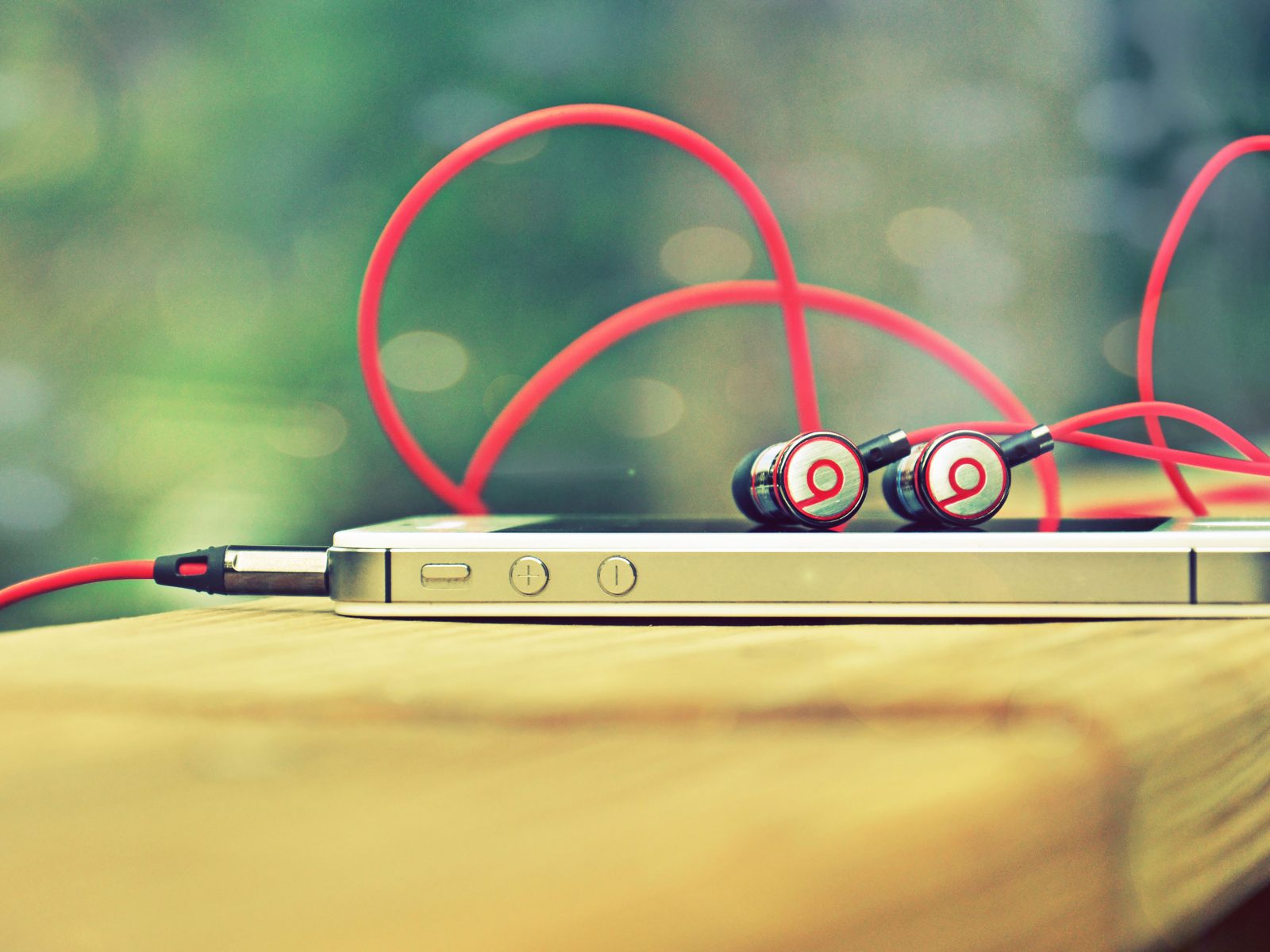 Best Wallpaper - #Music #iPhone #Beats #Red #Headset KWallpaper #DesktopWallpaper #HDWallpaper #MobileWallpaper #Wallpaper Download Full 4K Wallpaper