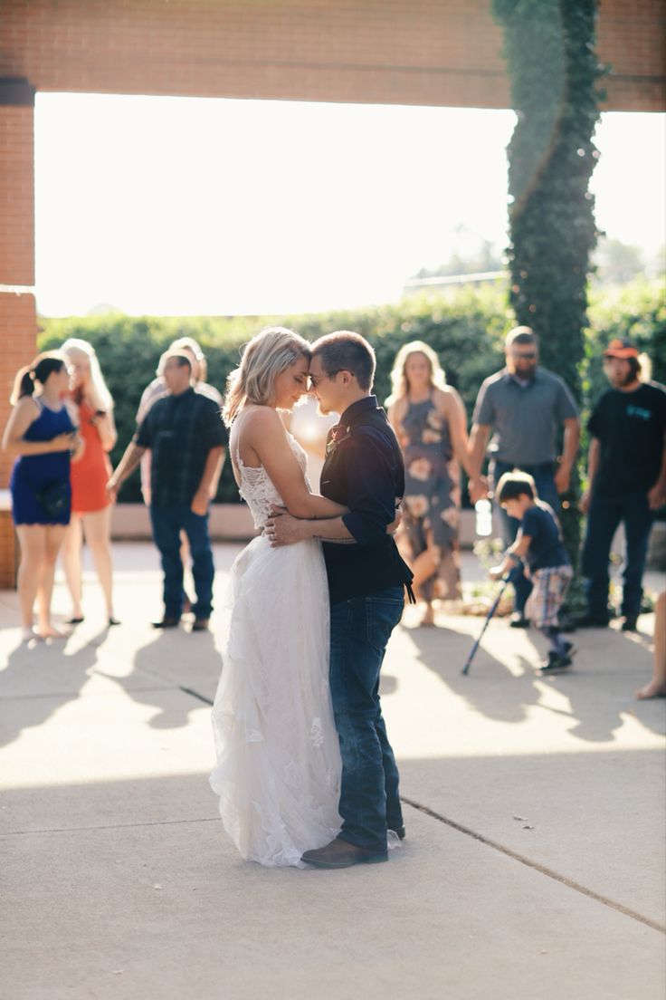 Easy wedding photo!. Wedding photo, Simple weddings, Wedding photography