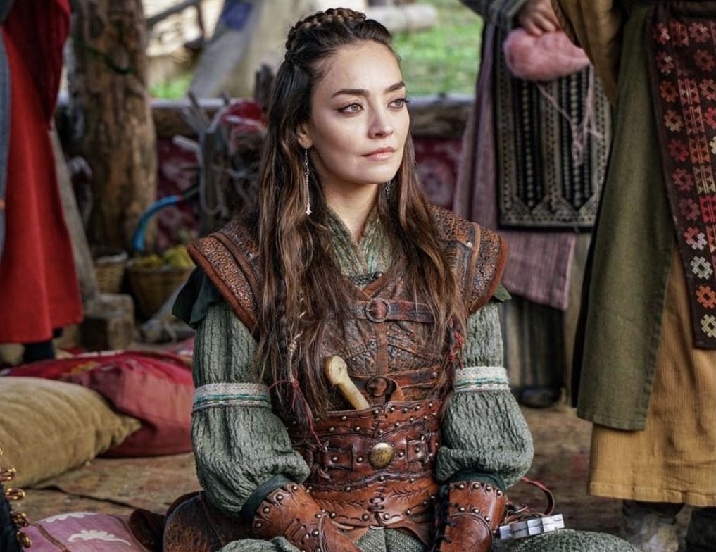 Targun ugh. Turkish clothing, Kuruluş osman, Girl