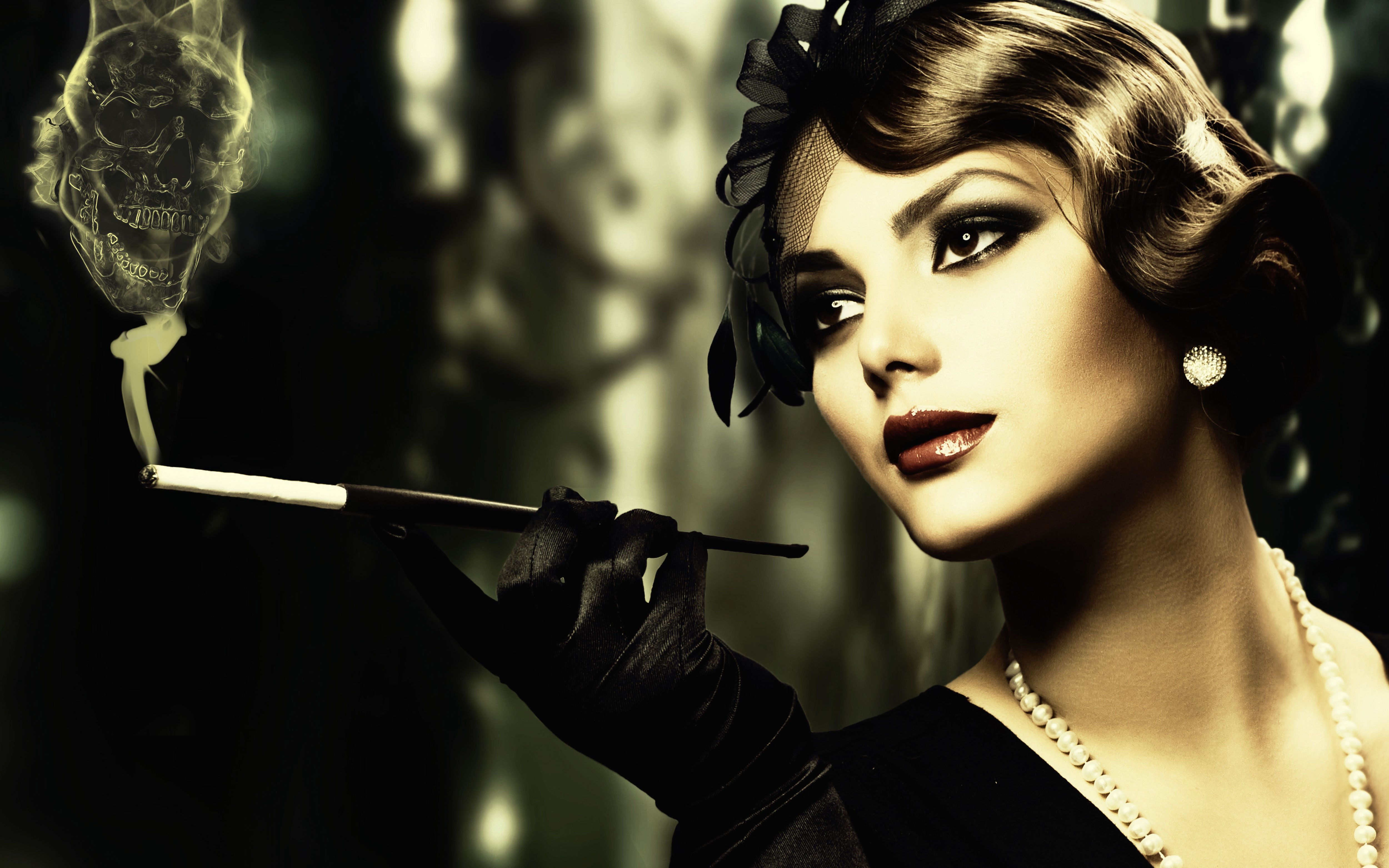 Vintage Girl Wallpaper