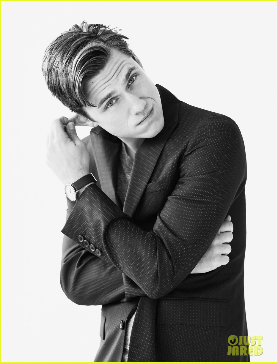 Aaron Tveit: 'Mr Porter' Photo Shoot Feature!: Photo 2889773. Aaron Tveit, Magazine Picture