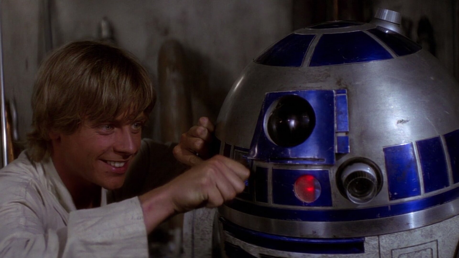 Mark Hamill Can't Even Explain This STAR WARS Plot Hole Involving R2 D2