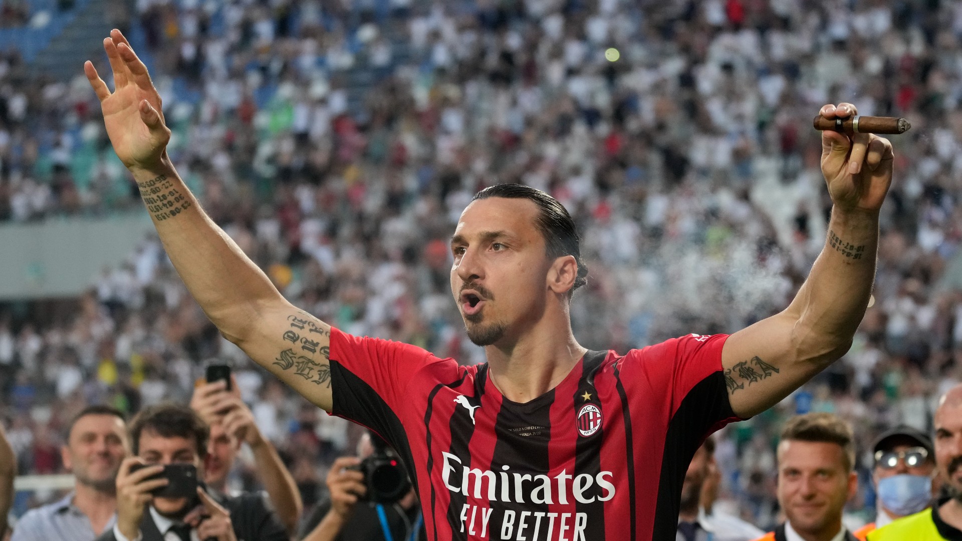 Zlatan Ibrahimović Out For 7 8 Months After Knee Operation