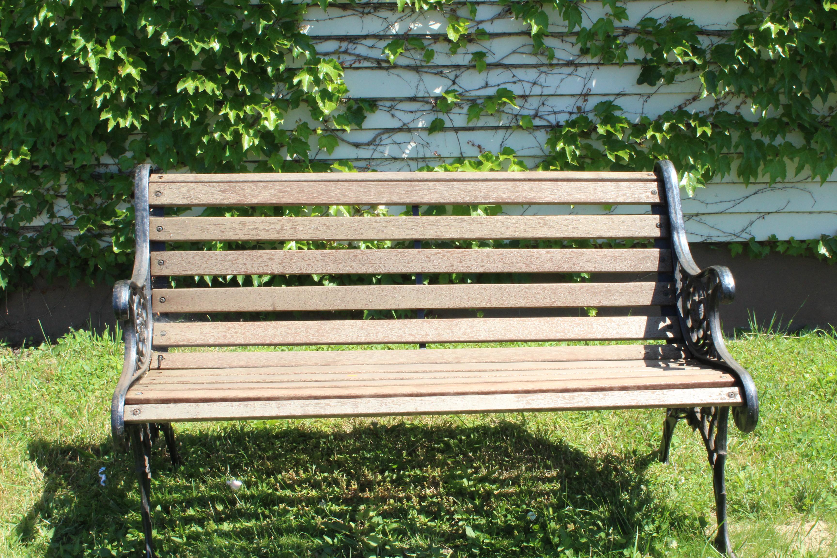 Lot Iron Garden Bench