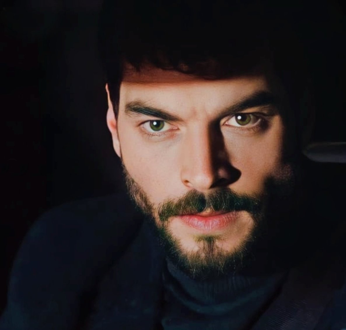 Akin Akinozu North America this beautiful screenshot on IG and was reminded what I loved about Miran. His intensity. Source: akinakinozuu90 #AkınAkınözü #Miran