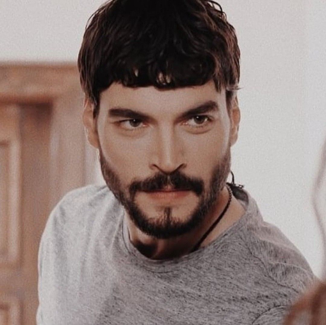 Akın Akınözü AkinozuınAkınözü. Turkish actors, Actors, Bikini tattoo