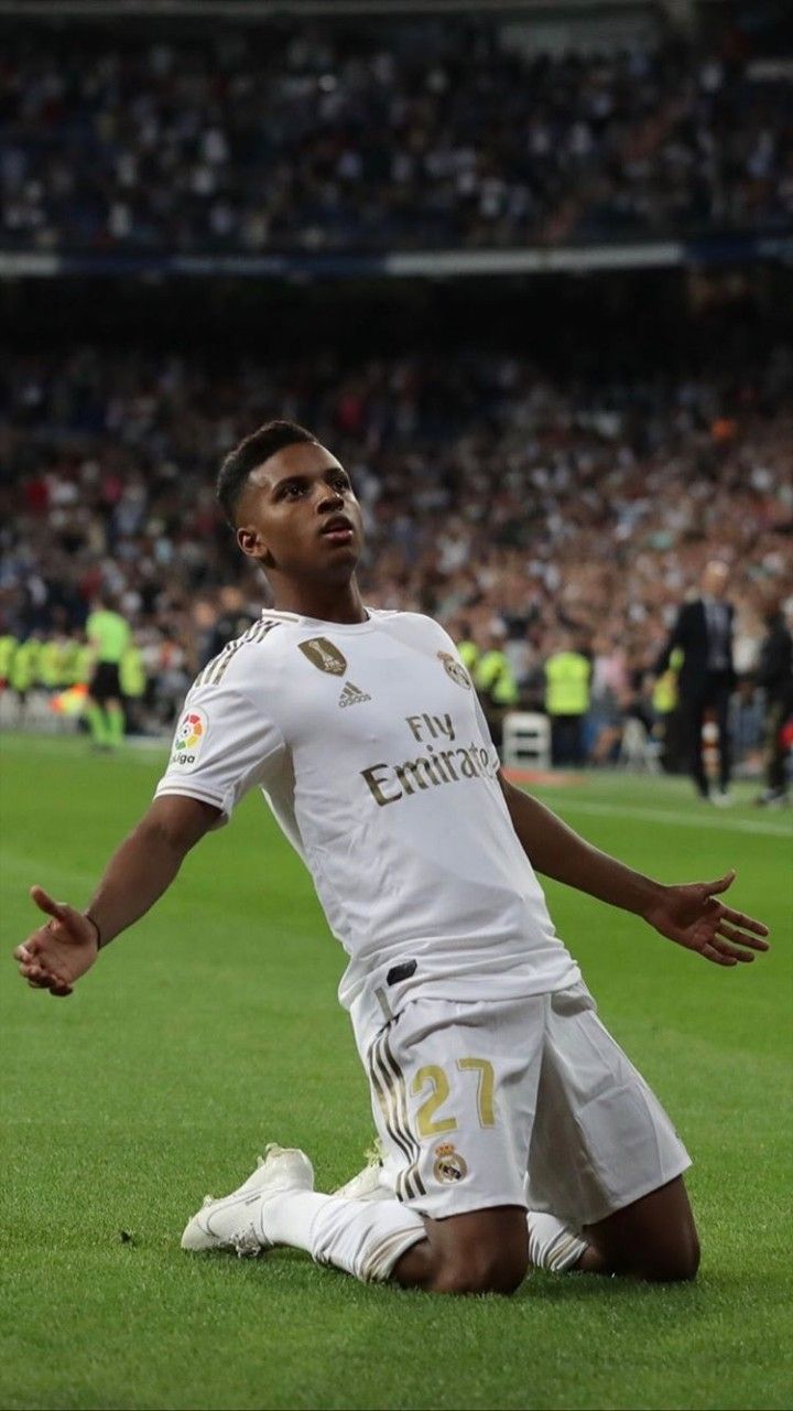 Rodrygo. Camisa real madrid, Cartaz de futebol, Real madrid