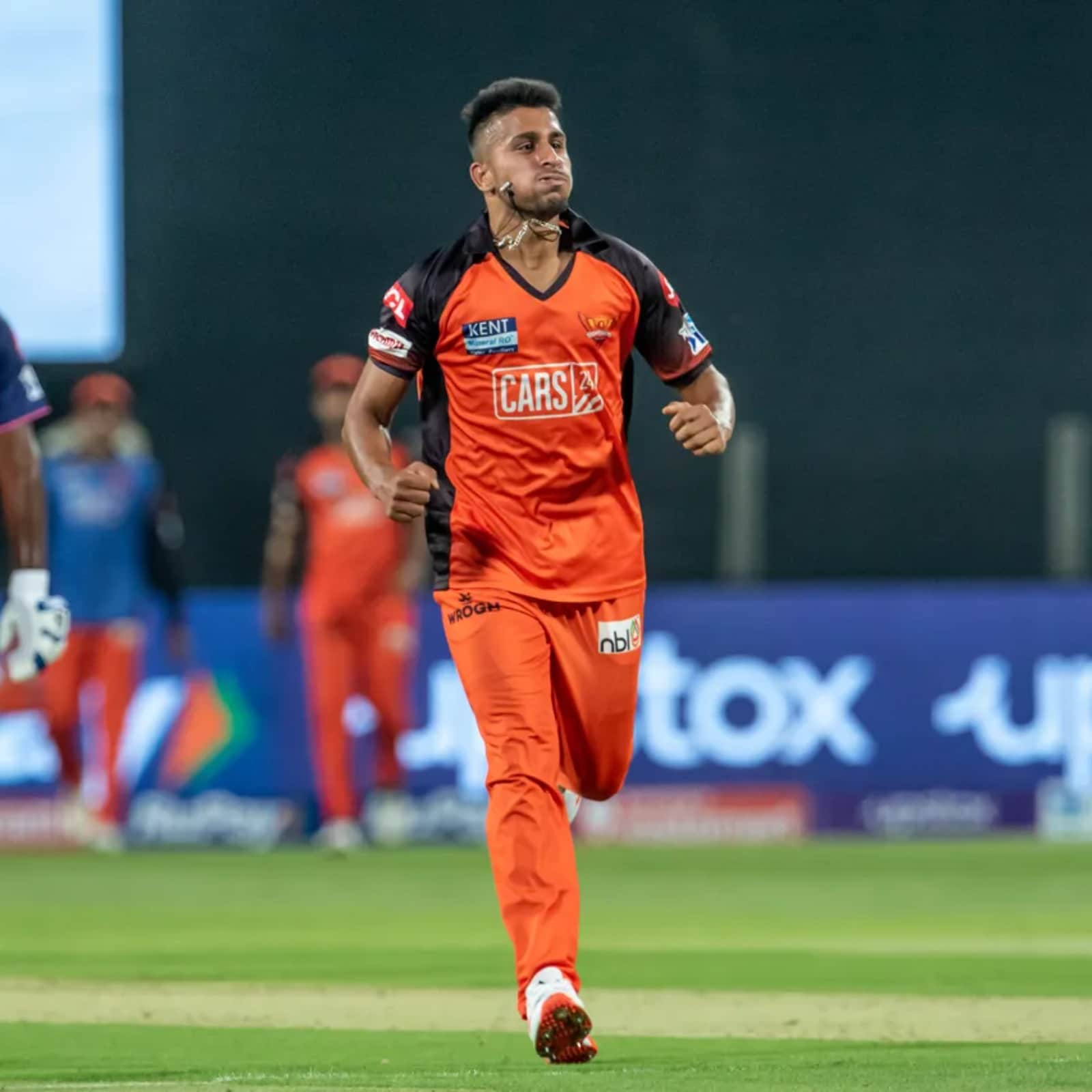 IPL 2022: Umran Malik Sets Twitter on Fire With His Fiery Bowling Against Rajasthan Royals