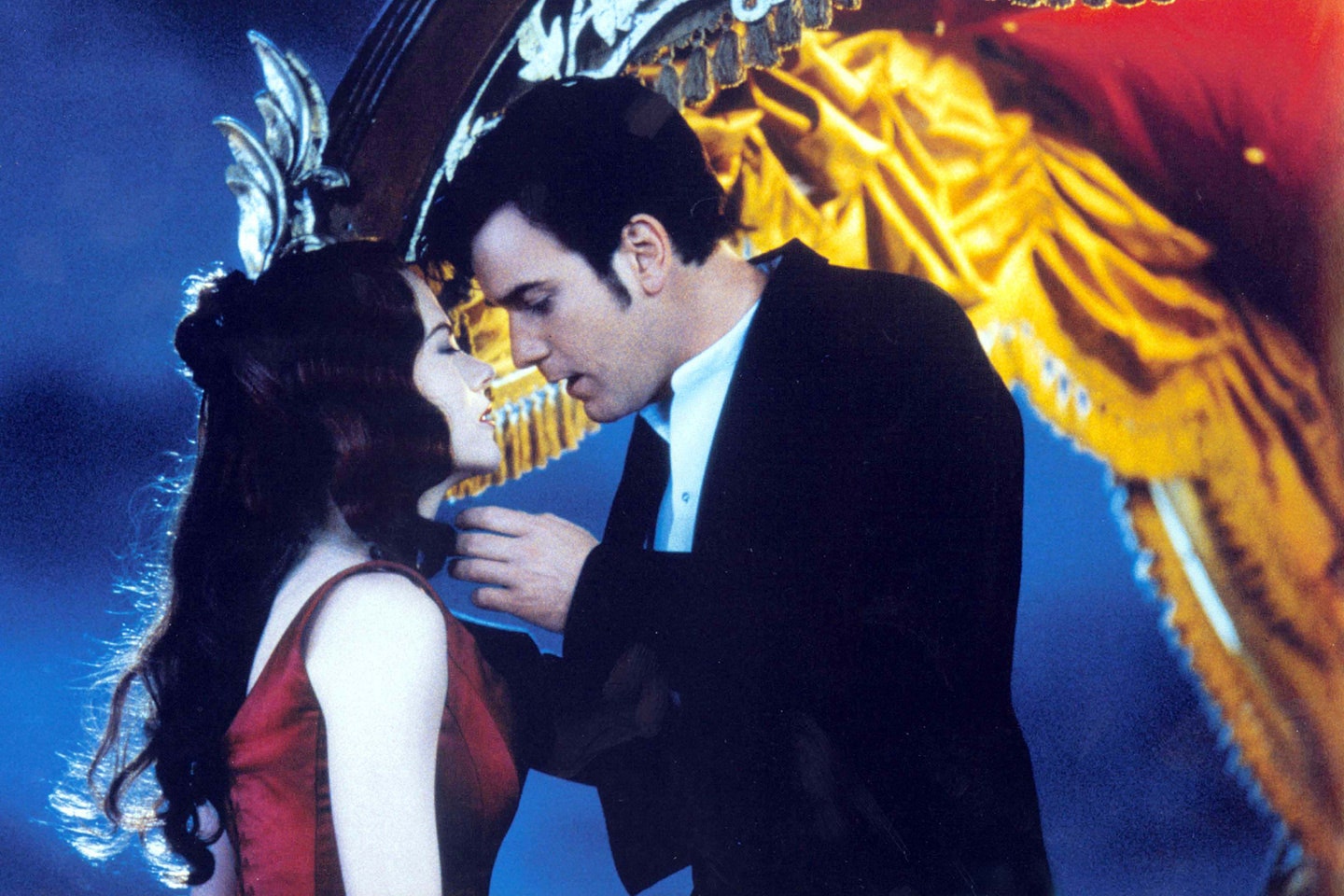 Watch Ewan McGregor Evoke Moulin Rouge While Singing a Tribute to Davi