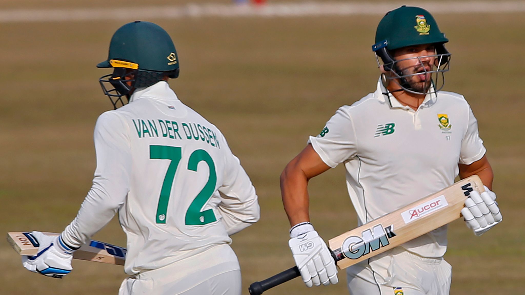 Aiden Markram and Rassie van der Dussen give South Africa hope of chasing 370 to beat Pakistan