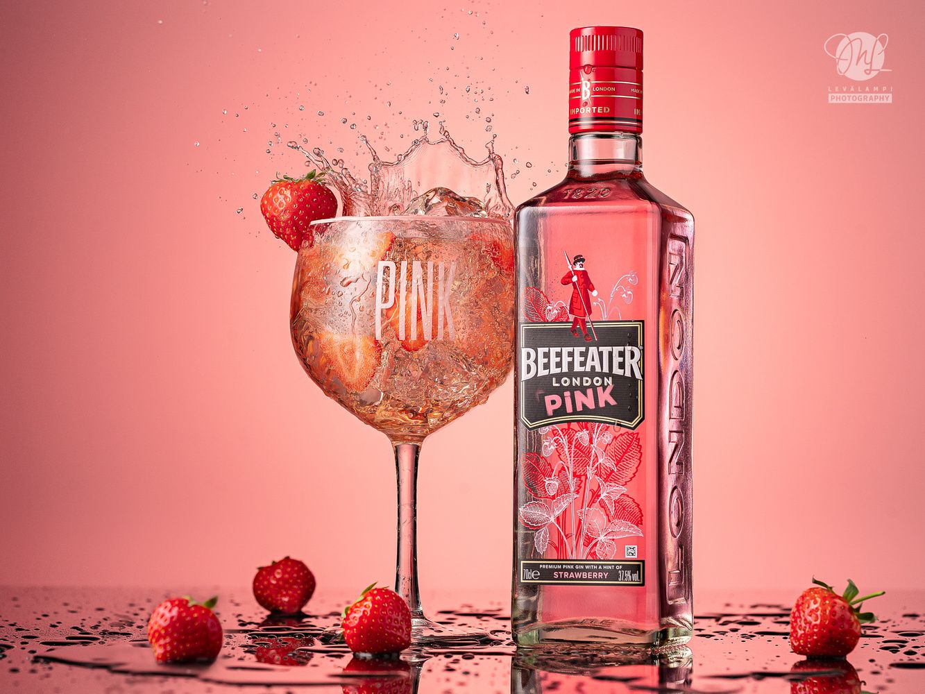 Beefeater Pink splash! Levälampi on Fstoppers. Beefeater, Pink gin, Gin