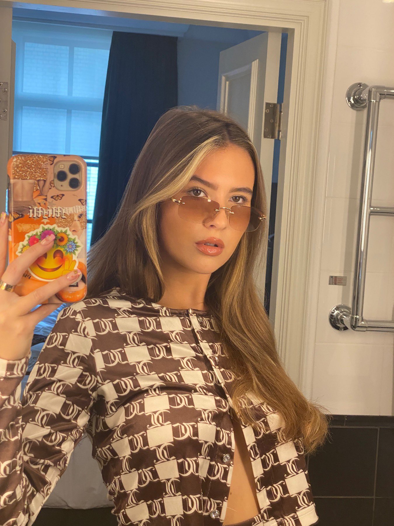 Mimi Webb 5's FIRST WEEK OF LIFE STRAIGHT IN THE TOP 40 At !!!! THIS IS INSANEEE