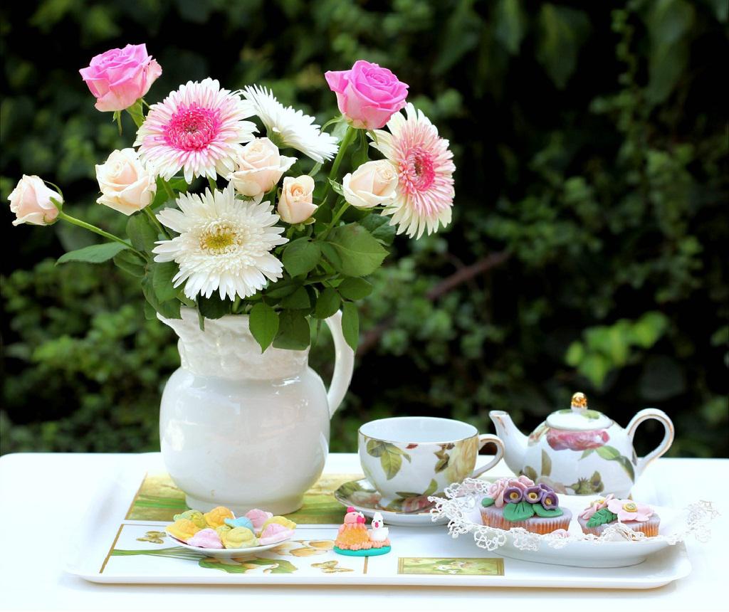 Garden Tea Party Wallpaper