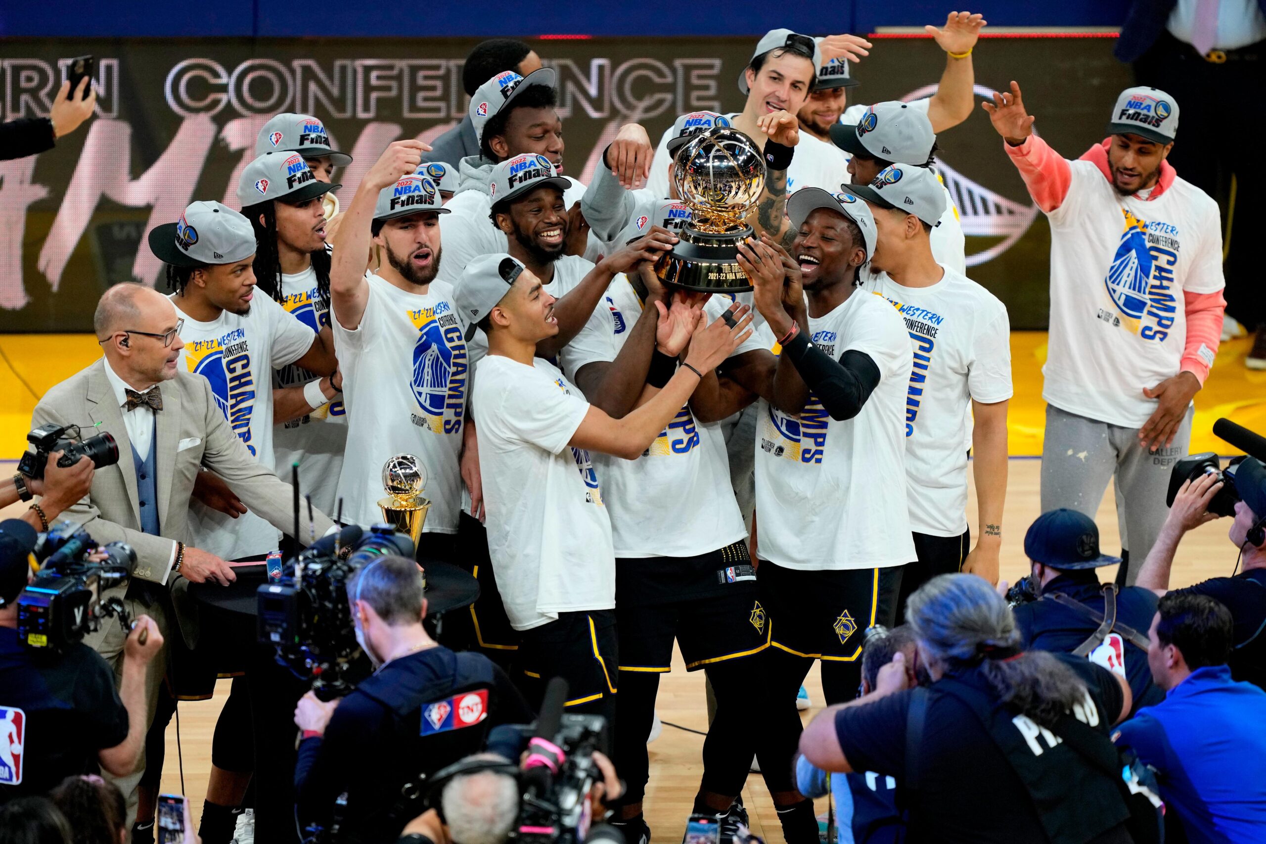 Golden State Warriors reach sixth NBA Finals in eight years as comparisons are drawn with dominant Chicago Bulls team of the 1990s News 8
