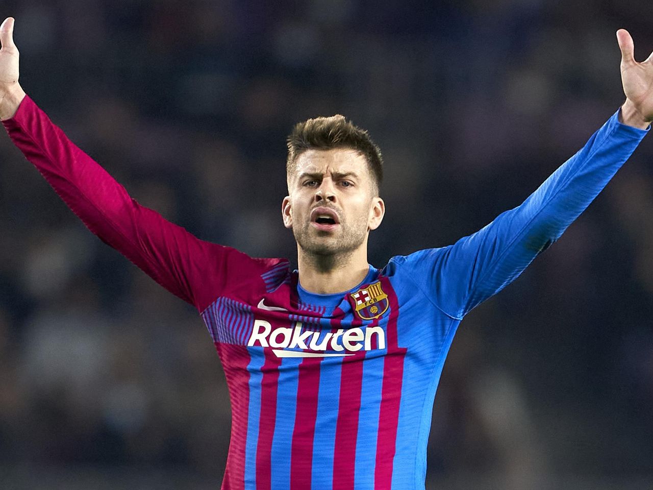 Gerard Pique hints at actual salary to debunk journalist's claim that he is Barcelona's highest earner