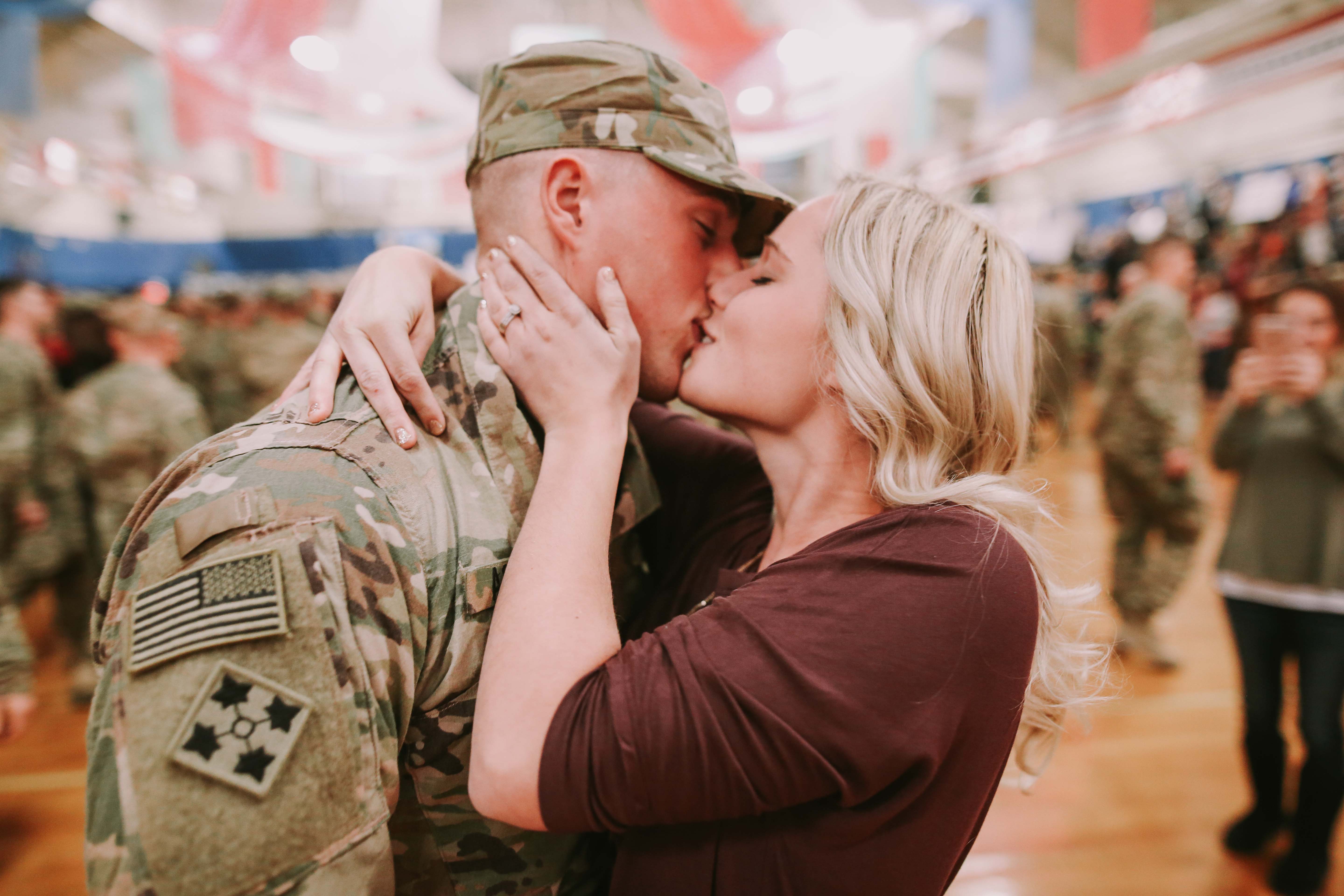 Жена солдат видео. Soldiers coming Home Surprise. Most Emotional Soldiers coming Home. Soldiers are coming.