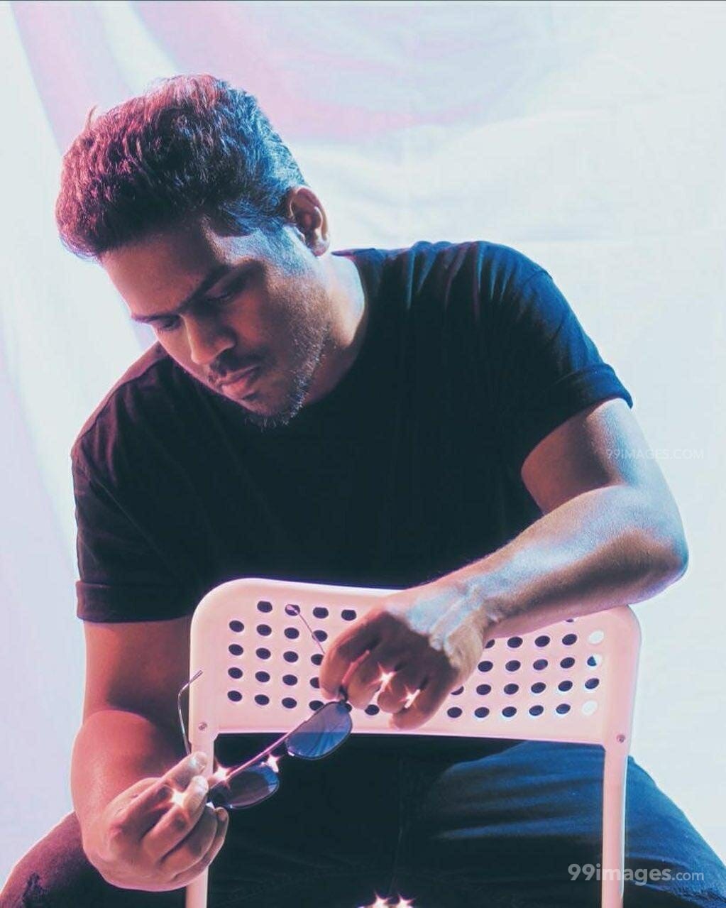 Scarica gli sfondi di yuvan shankar raja