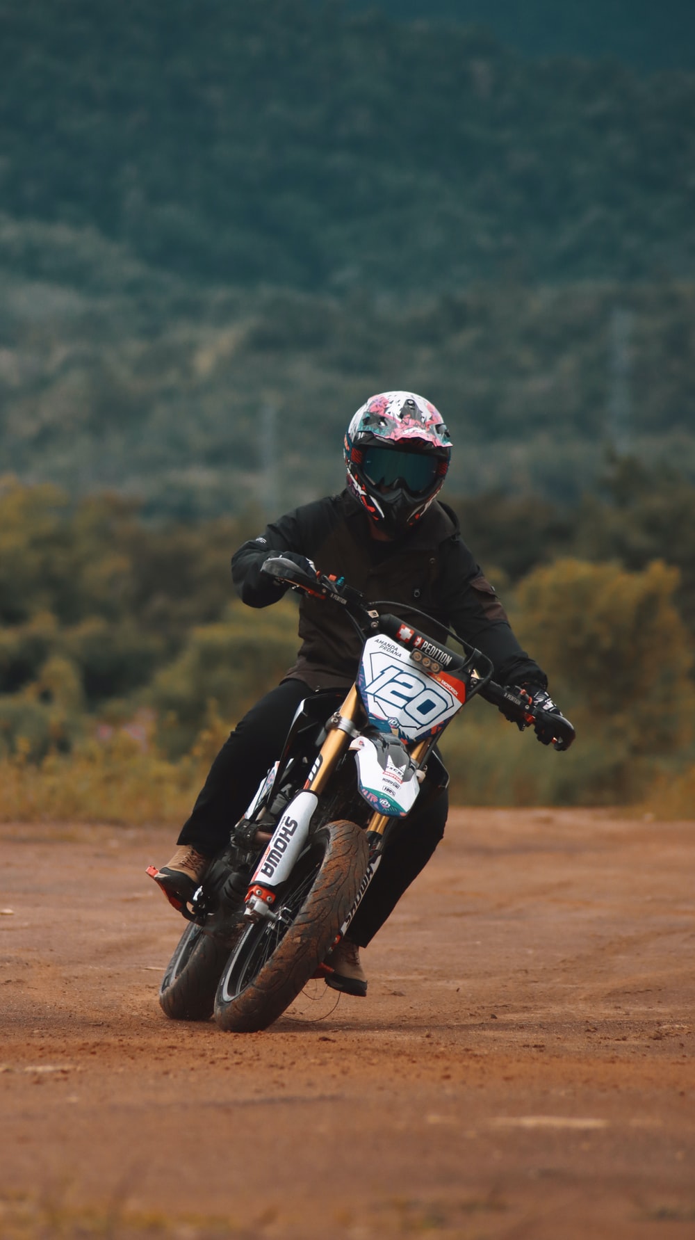 Dirt Bike Wallpaper: Free HD Download [HQ]