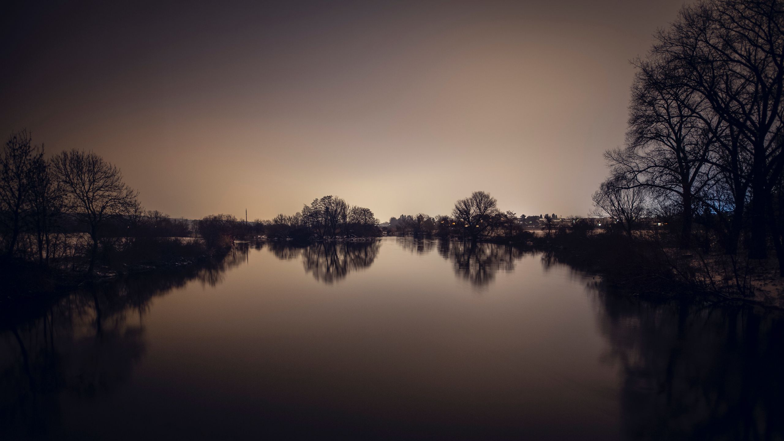 Download wallpaper 2560x1440 lake, sunset, pond, trees widescreen 16:9 HD background