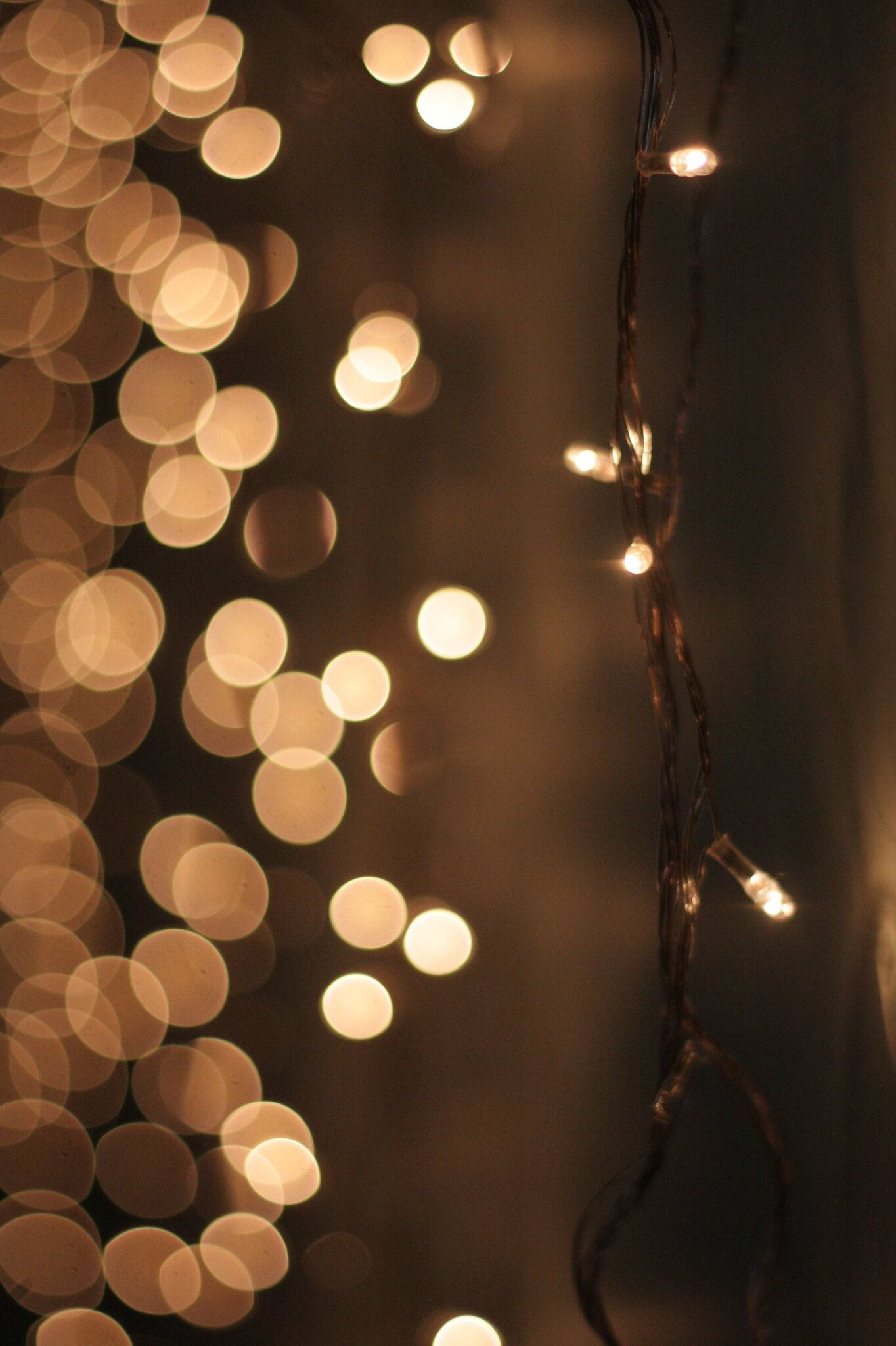 Bokeh feels good. Christmas lights wallpaper, Christmas phone wallpaper, Blurred lights