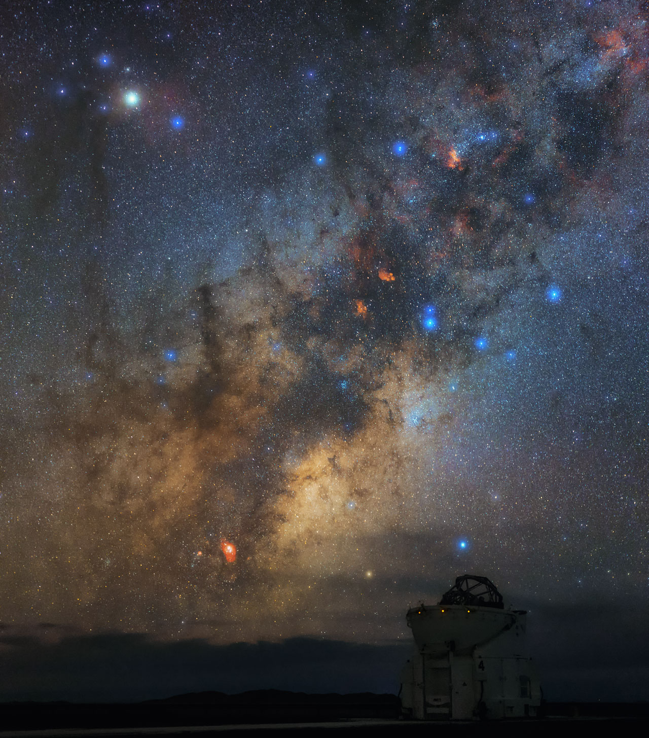 Antares overlooking an Auxiliary Telescope
