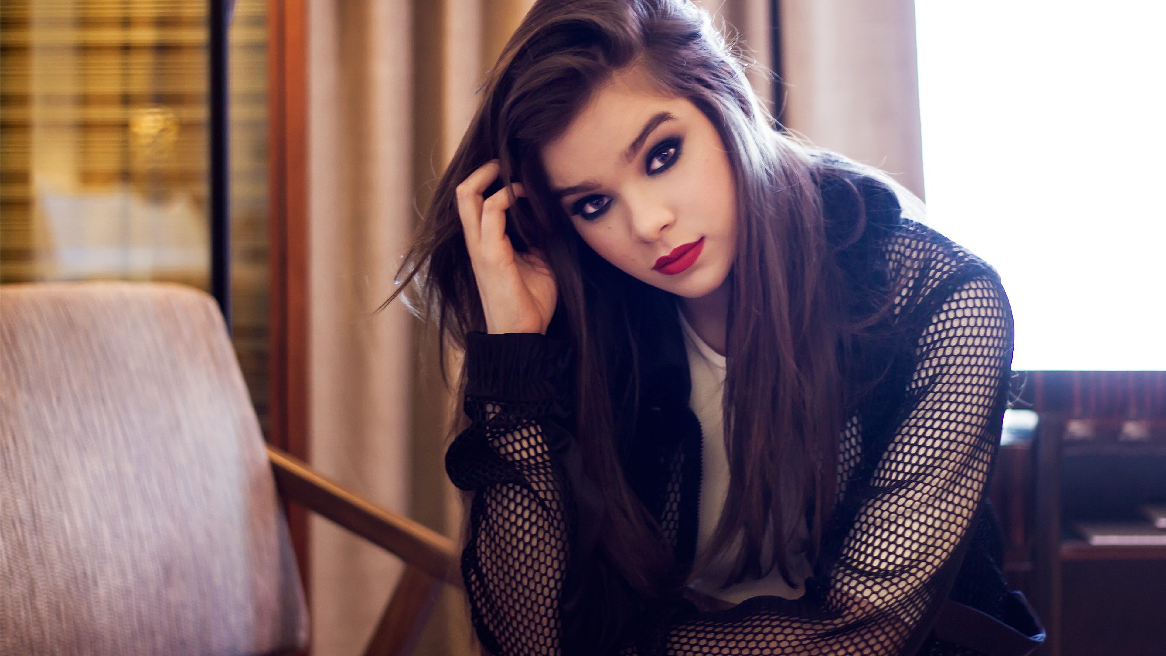 Hailee Steinfeld 4K Wallpaper