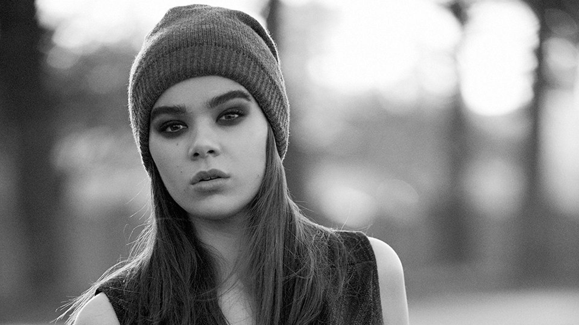 Hailee Steinfeld Wallpaper