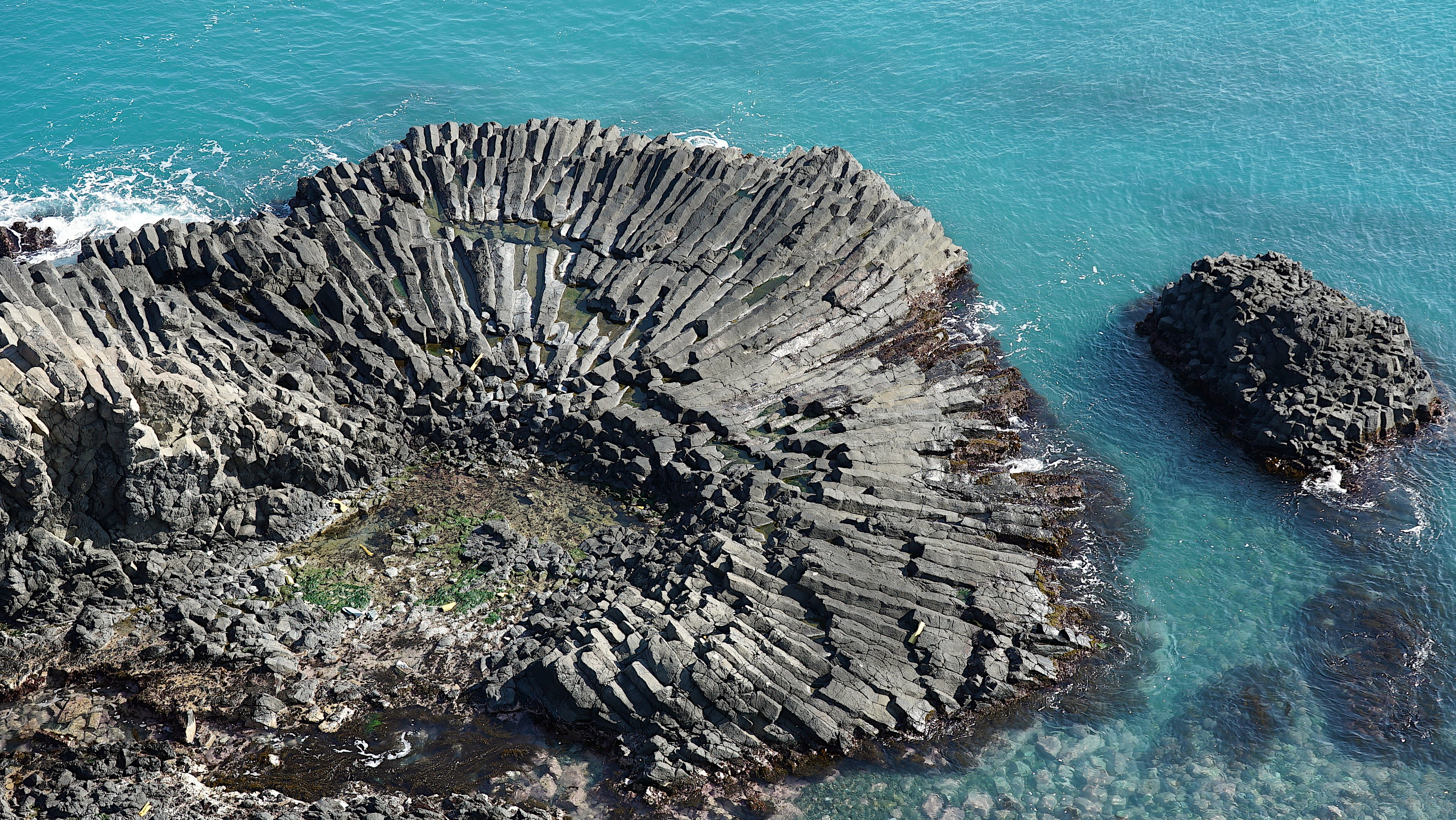 Columnar Basalt HD Wallpaper and Background