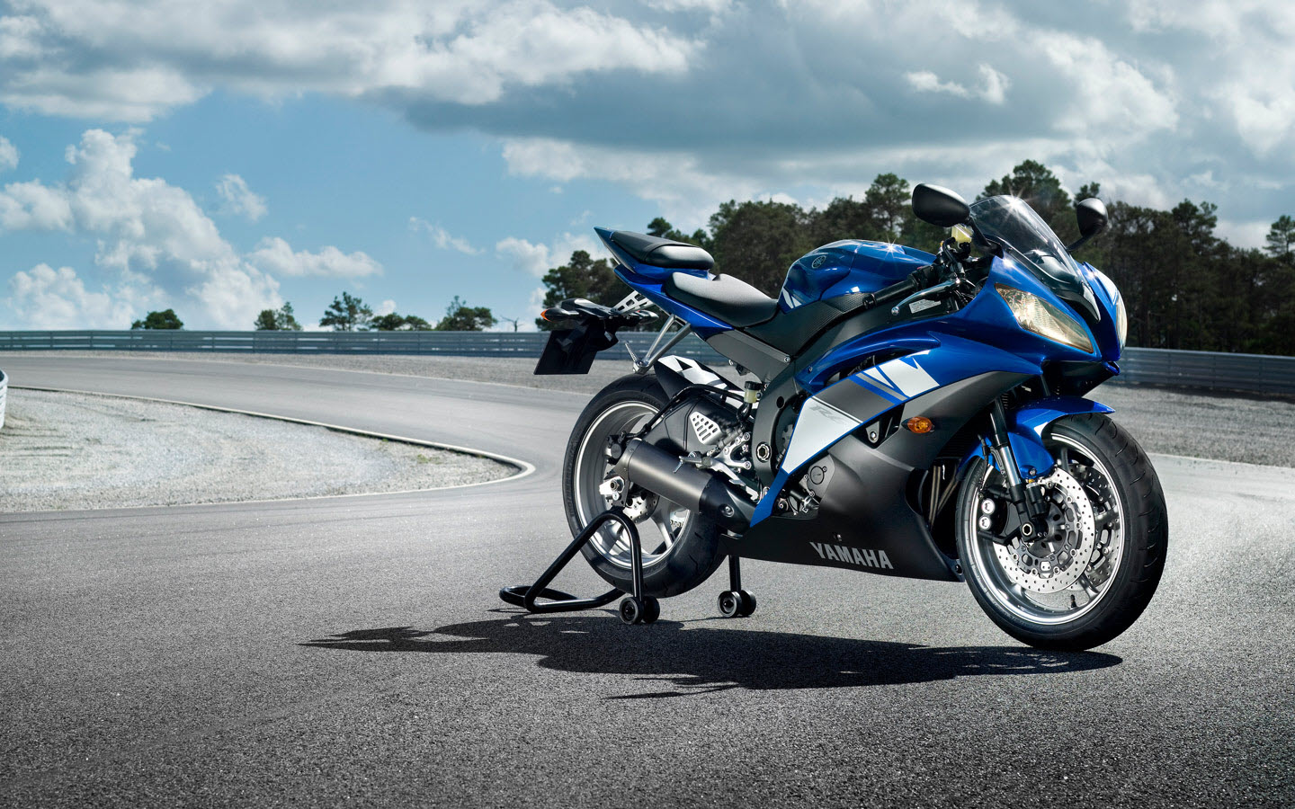 Yamaha YZF R6 Wide Wallpaper