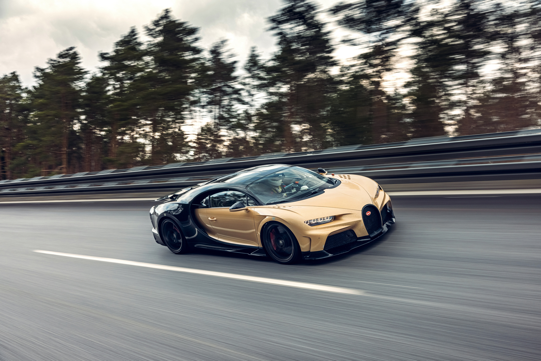 Photos: 2022 Bugatti Chiron Super Sport in New Colors and Black