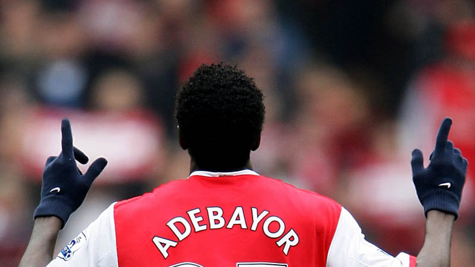Adebayor staying at Arsenal