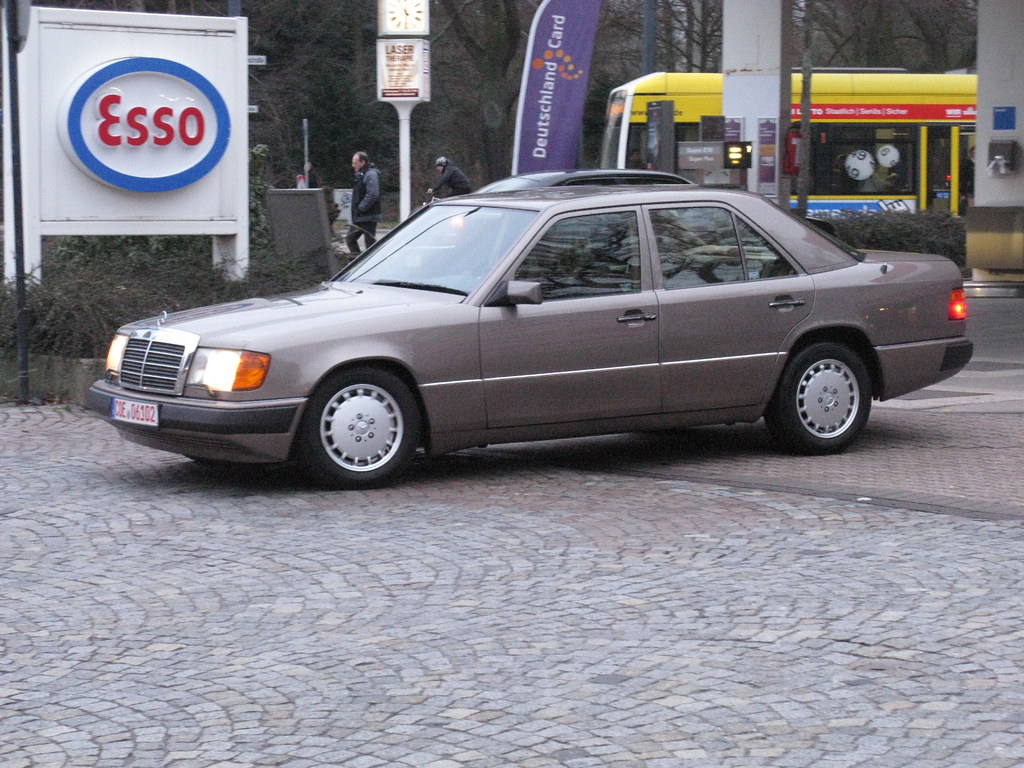 Mercedes Benz 230 E W124