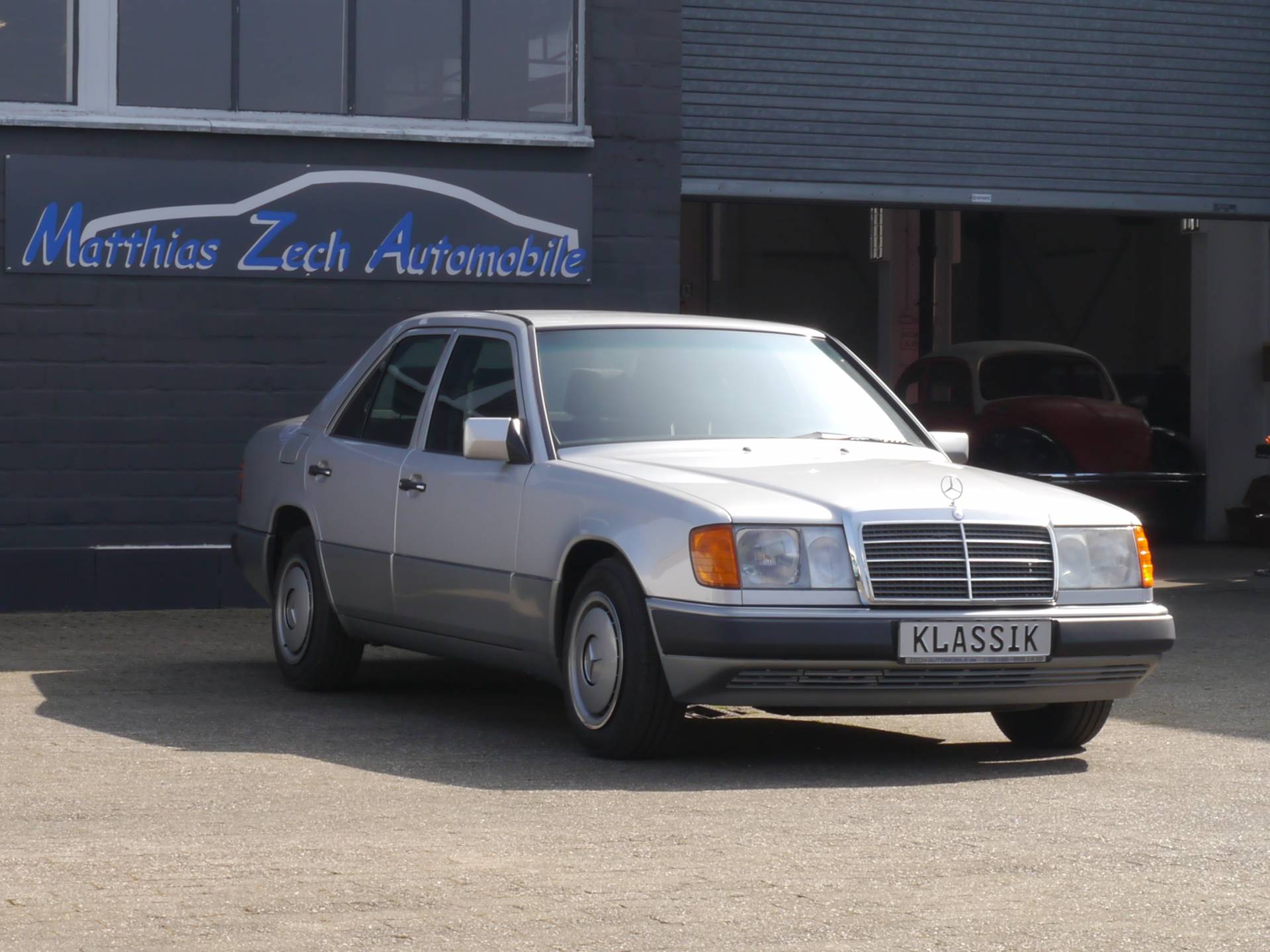 For Sale: Mercedes Benz 230 E Offered For GBP 12,035