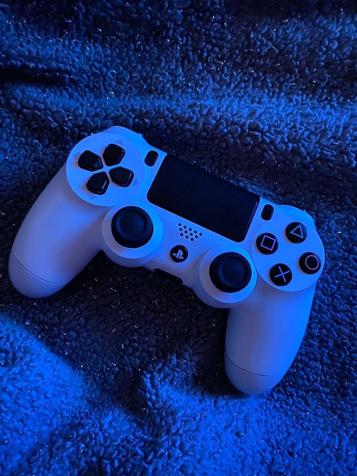PS4 Dualshock Controller White on Mercari. Ideias de snapchat, Controle de jogo, Personagens de games