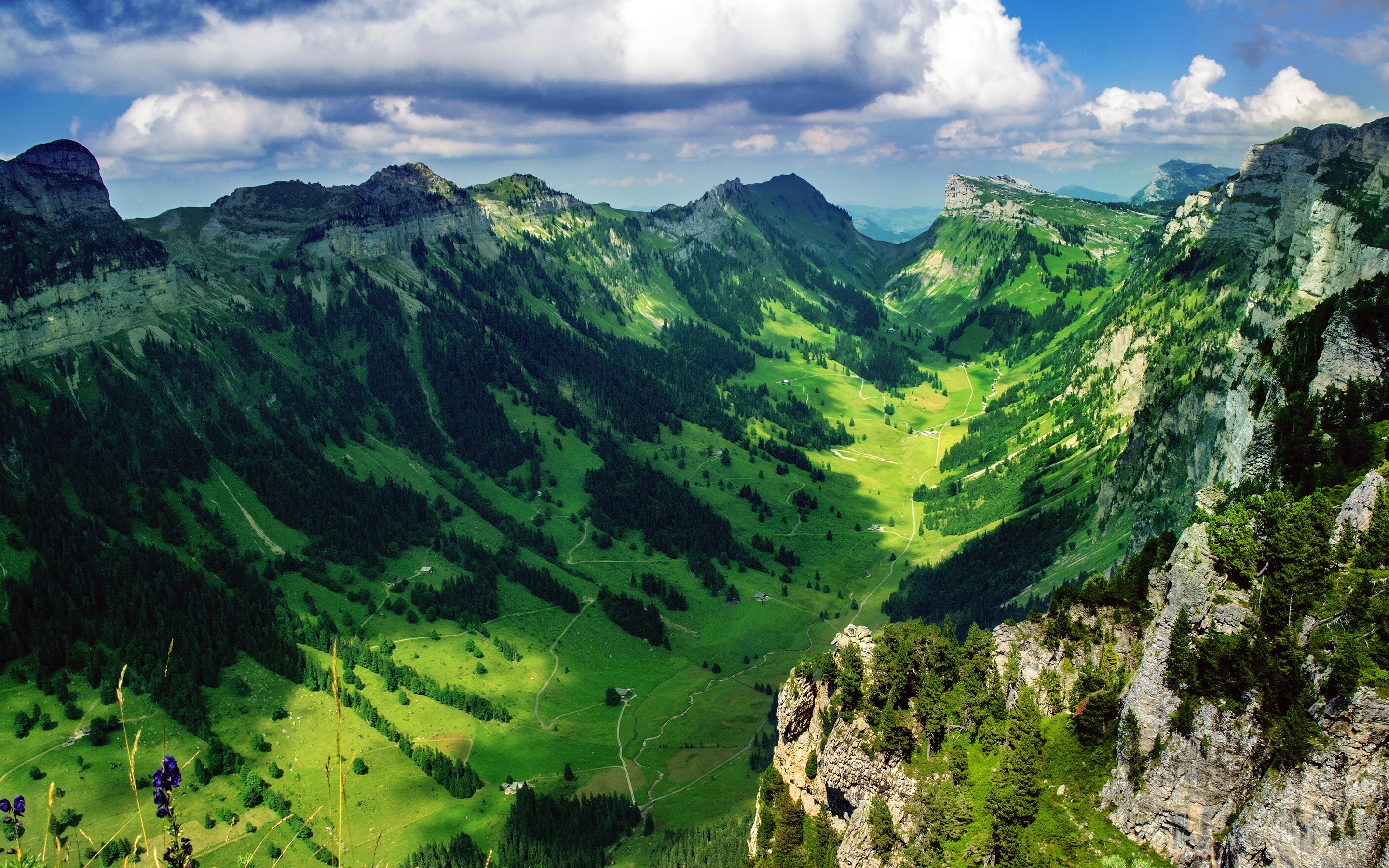 The Justis valley in Switzerland Wallpaper
