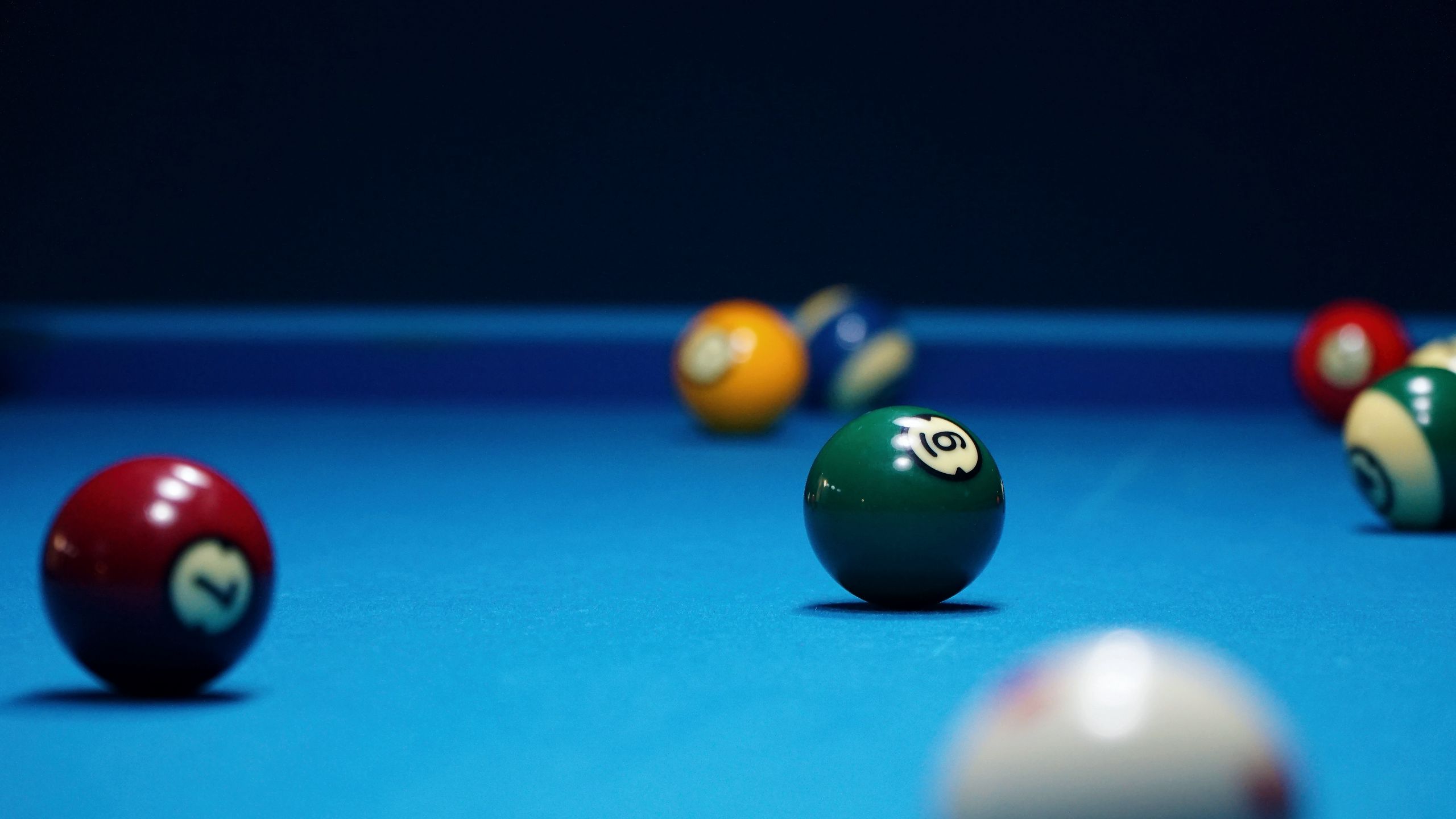 Download wallpaper 2560x1440 billiards, bowls, table, broadcloth widescreen 16:9 HD background