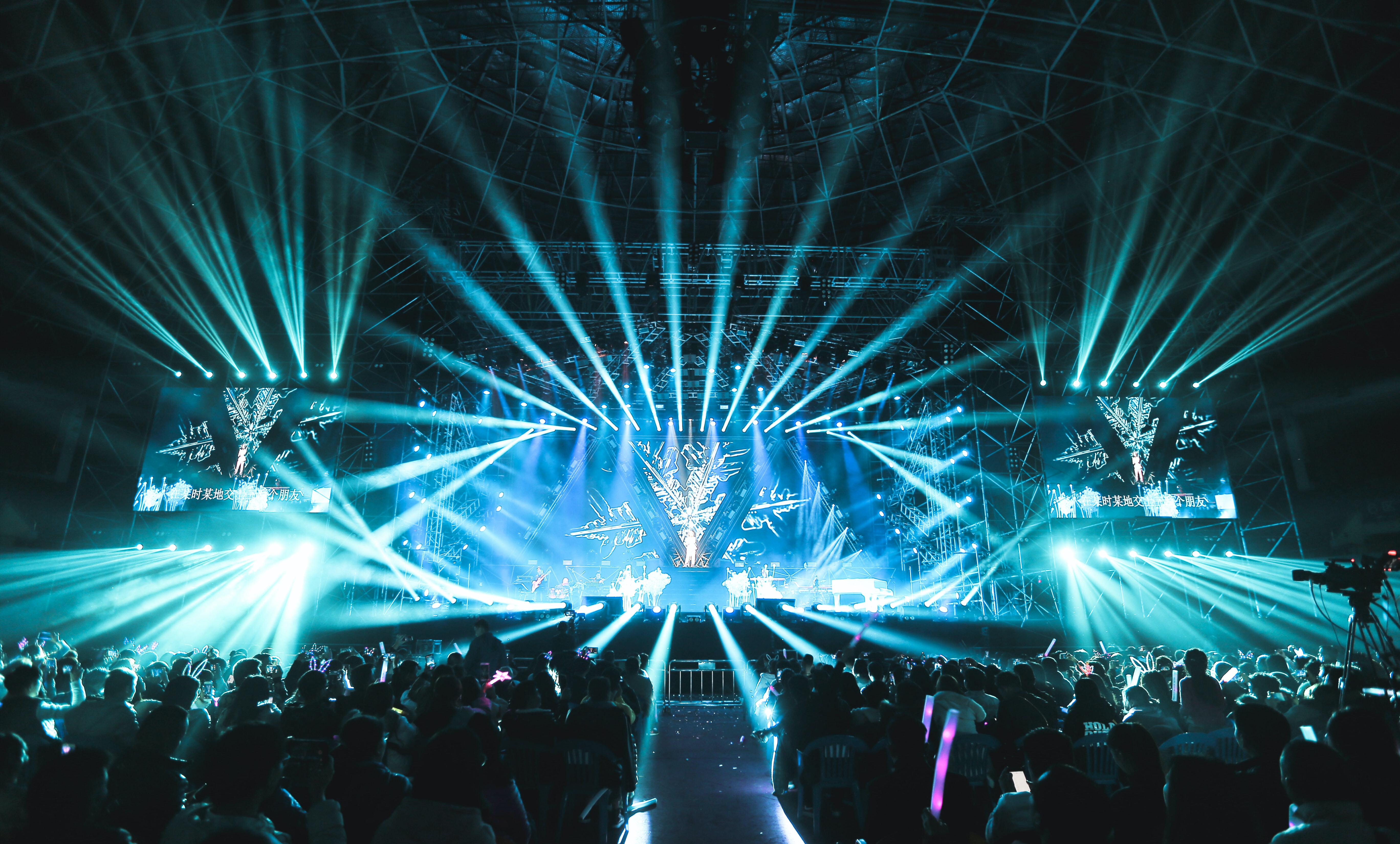 Best Stage Lights Photo · 100% Free Downloads