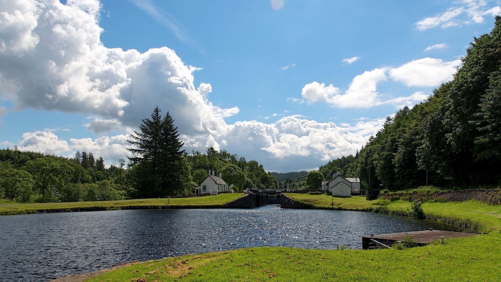 Download wallpaper 1600x900 river, beautiful, summer landscape, grass widescreen 16:9 HD background