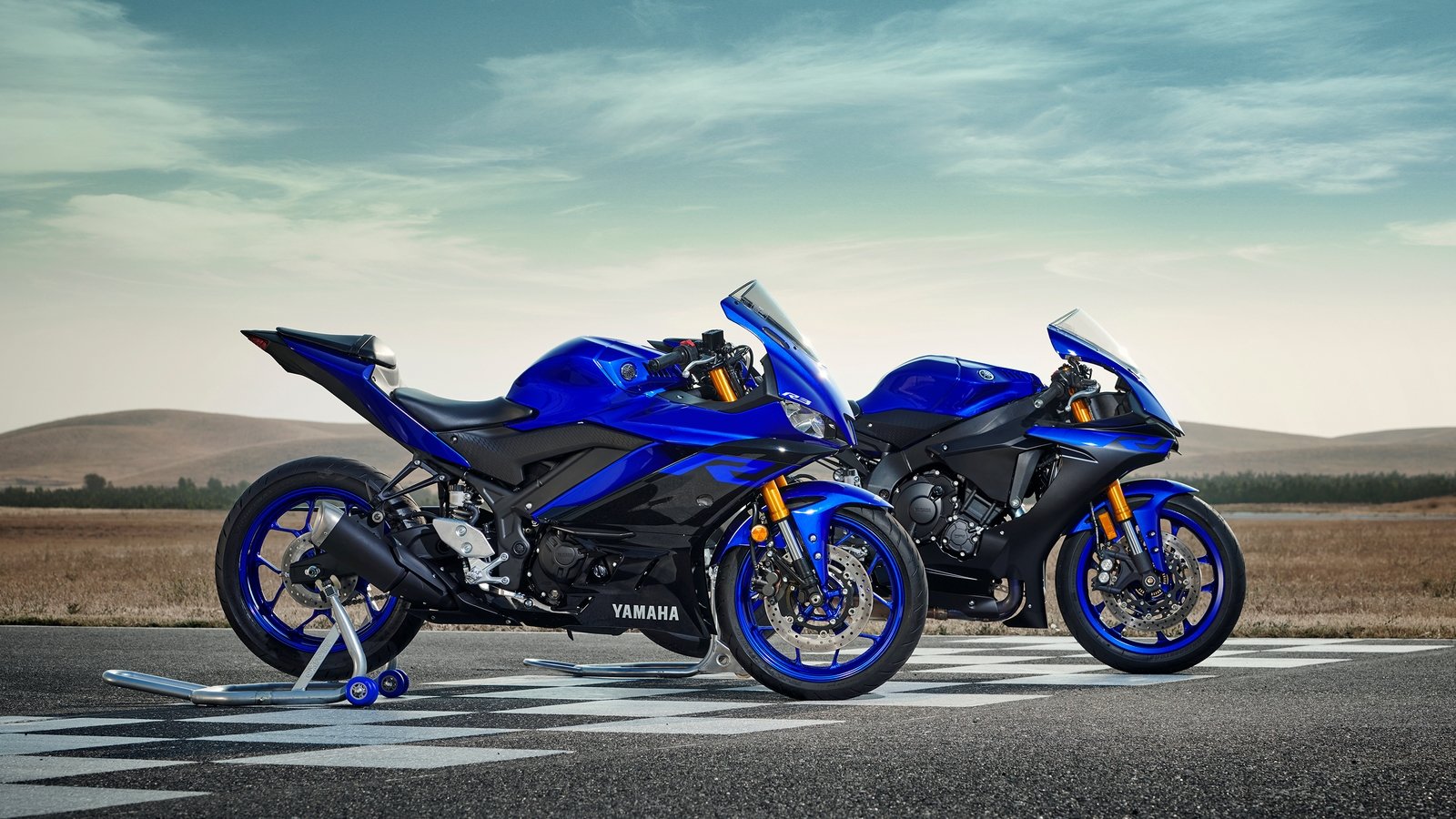 Yamaha reveals new colours for 2023 YZF-R3 and YZF-R7 | Visordown