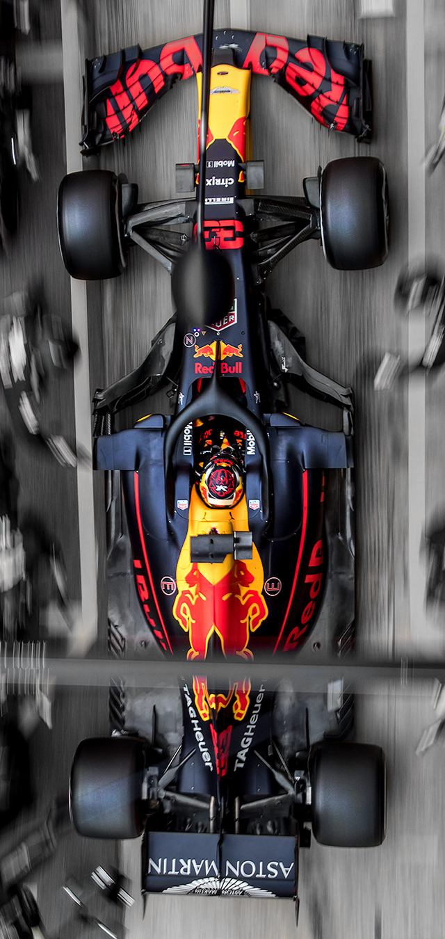 Max Verstappen's RB14 in the pits [Mobile Wallpaper]