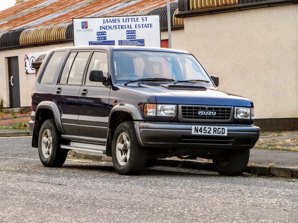 N452RGD Isuzu Trooper 3.1D (125bhp) LWB, Metallic Blue. Ja