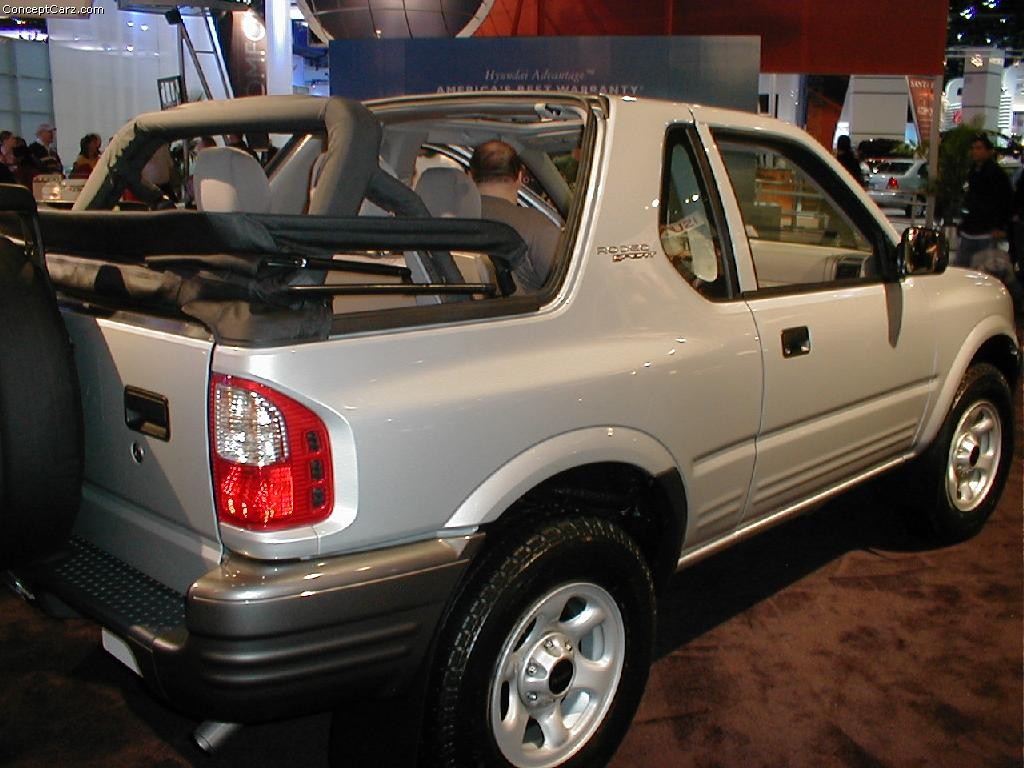 Isuzu Rodeo Sport and photo