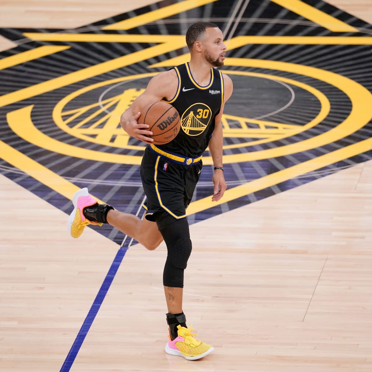 Check Out The Photo Warriors' Steph Curry Tweeted On Thanksgiving on FanNation