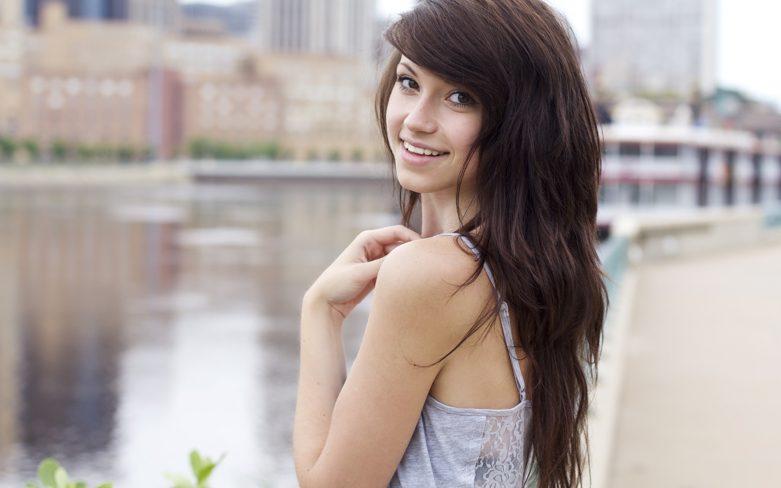 Wallpaper Smile young girl look back, black hair 2560x1600 HD Picture, Image